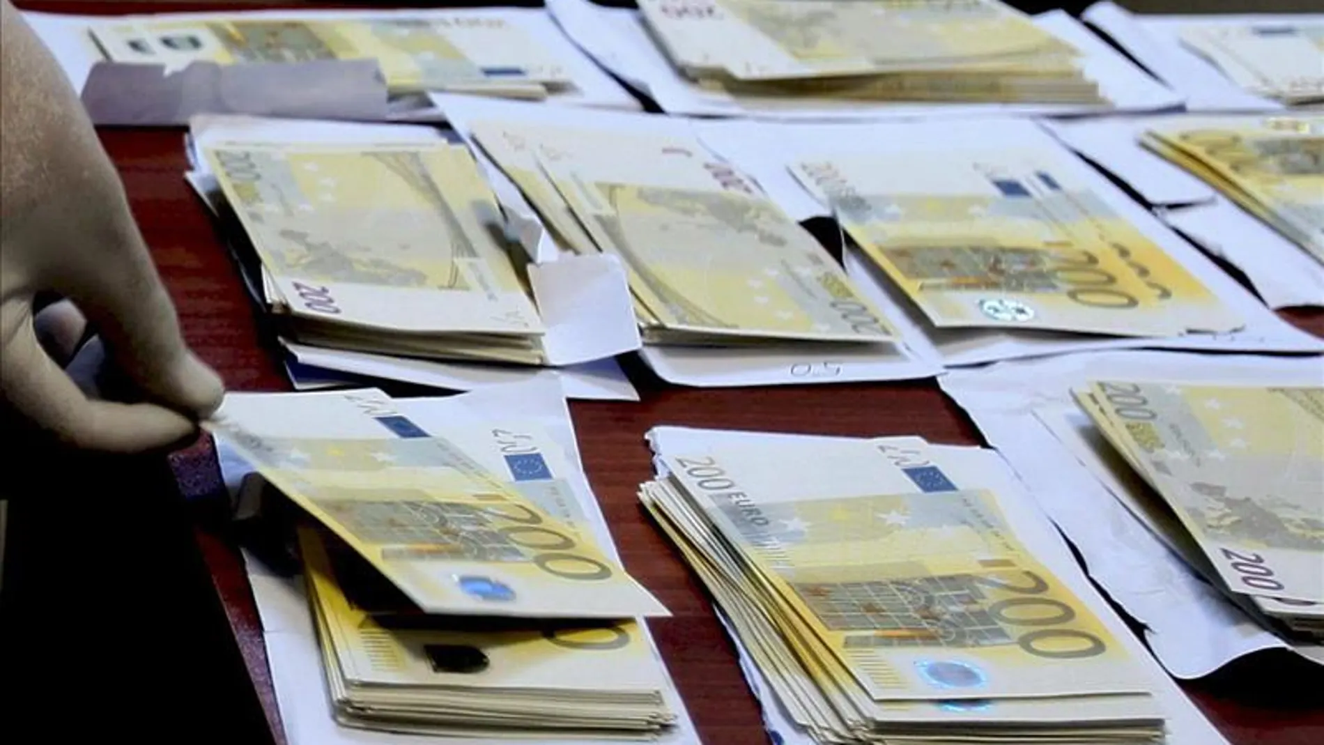 Billetes de 200 euros falsos