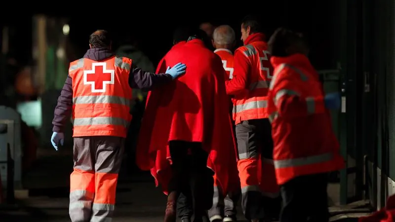Inmigrantes rescatados de patera Inmigrantes rescatados de patera