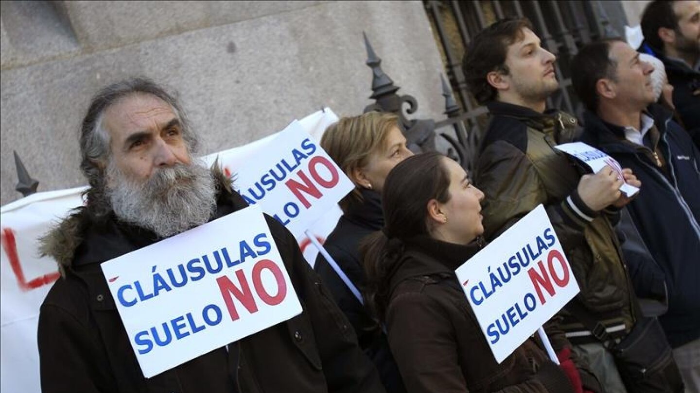 Concentraci&oacute;n de miembros de la plataforma de afectados por las cl&aacute;usulas suelo