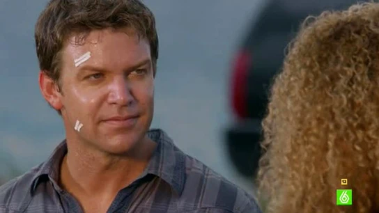 Manus advierte a Jim, en The Glades Manus advierte a Jim, en The Glades