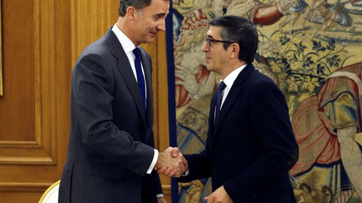 Felipe VI saluda a Patxi L&oacute;pez