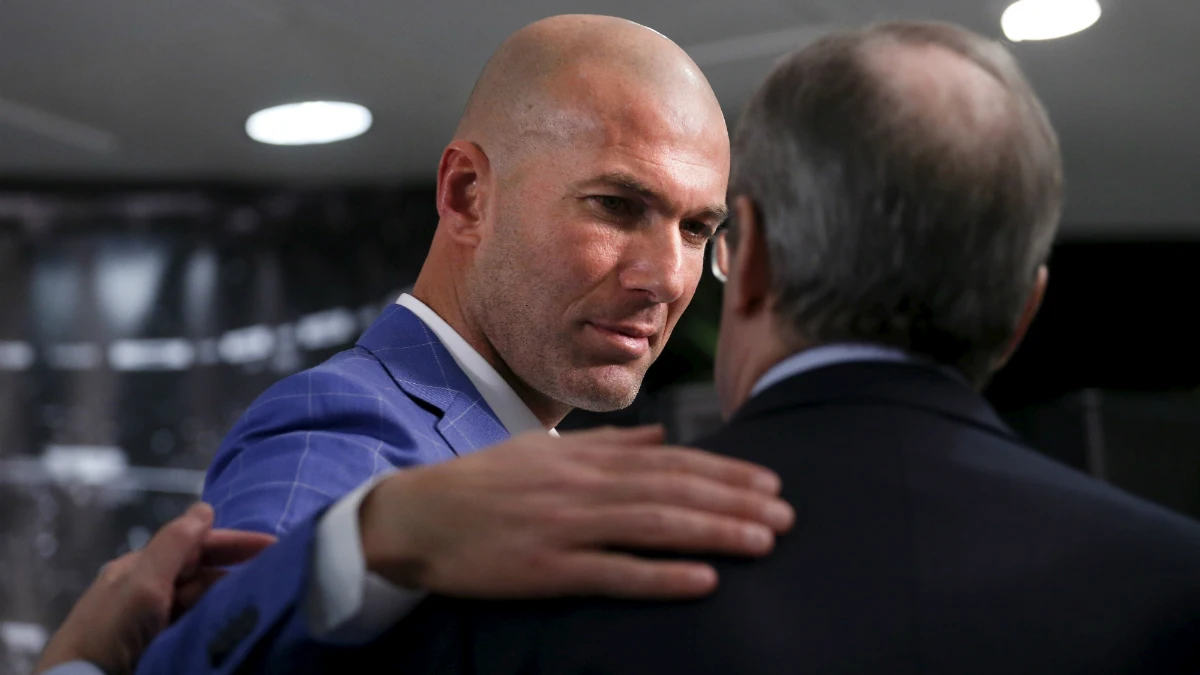 Zinedine Zidane y Florentino Pérez dialogan Zinedine Zidane y Florentino Pérez dialogan