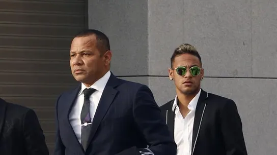 Neymar y su padre, a su llegada a la Audiencia Nacional Neymar y su padre, a su llegada a la Audiencia Nacional