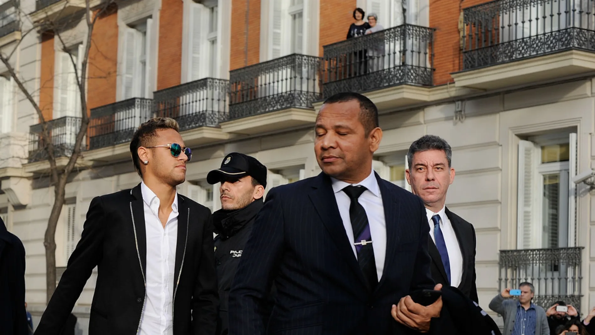 Neymar y su padre, camino de la Audiencia Nacional