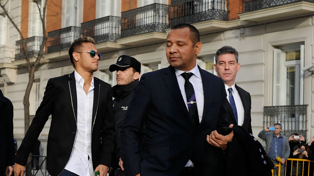 Neymar y su padre, camino de la Audiencia Nacional