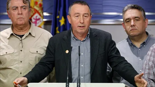 El portavoz parlamentario de Compromís, Joan Baldoví (c) junto a Pascual Molla y Lluis Miquel Campos El portavoz parlamentario de Compromís, Joan Baldoví (c) junto a Pascual Molla y Lluis Miquel Campos