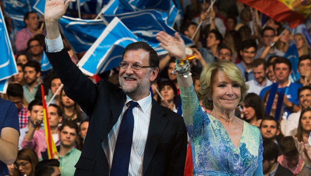 Mariano Rajoy y Esperanza Aguirre durante un acto electoral (Archivo)