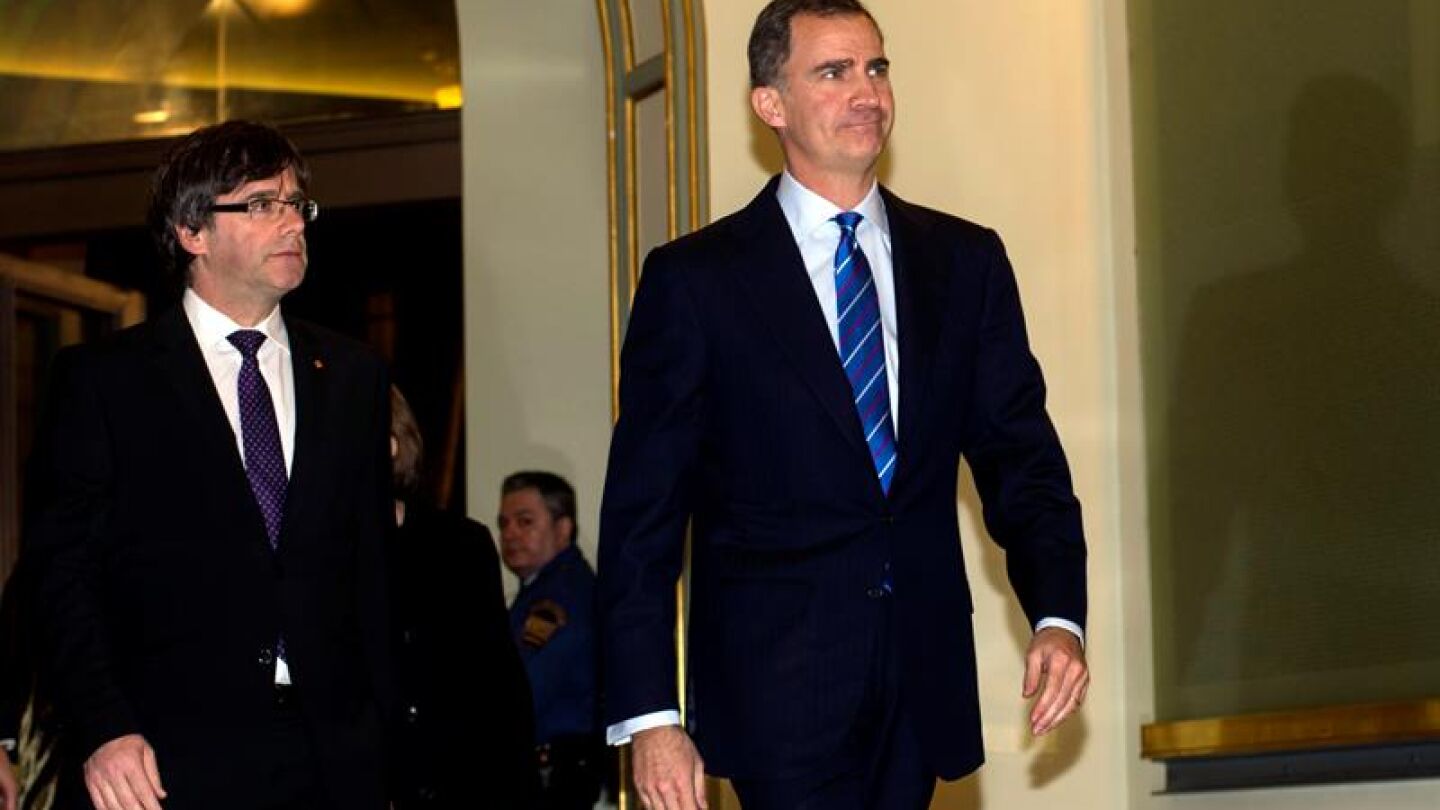 Primer encuentro entre el rey y Puigdemont tras su investidura