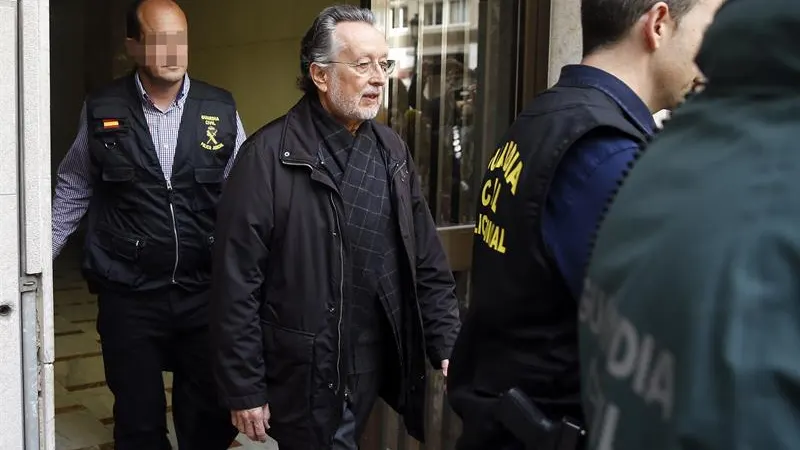 Alfonso Grau sale detenido de su domicilio Alfonso Grau sale detenido de su domicilio
