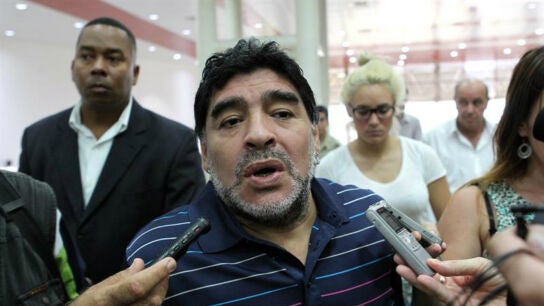 Maradona hablando para la prensa