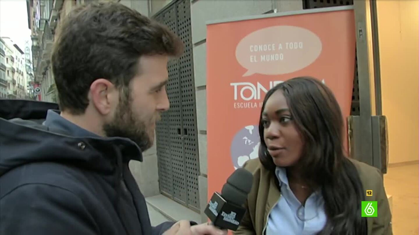 Gonzo entrevista a una inmigrante que se ha presentado para obtener la nacionalidad espa&ntilde;ola