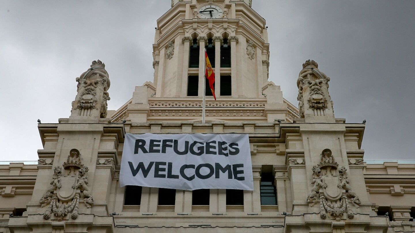 Pancarta refugiados en Madrid