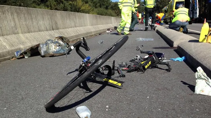 Un ciclista muerto y siete heridos arrollados en A Guarda