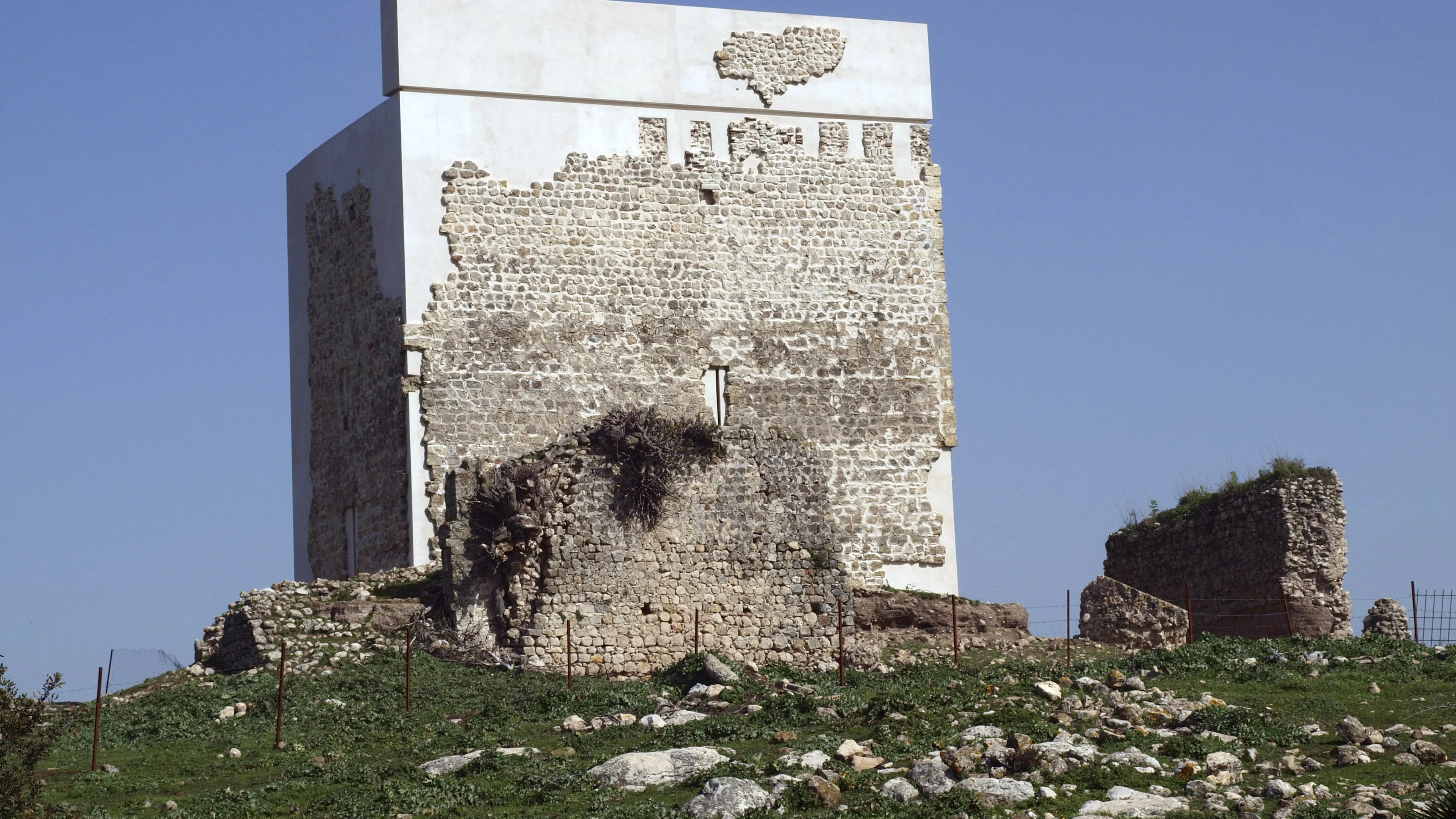 Fotografía de la Torre de Pajarete del Castillo de Matrera