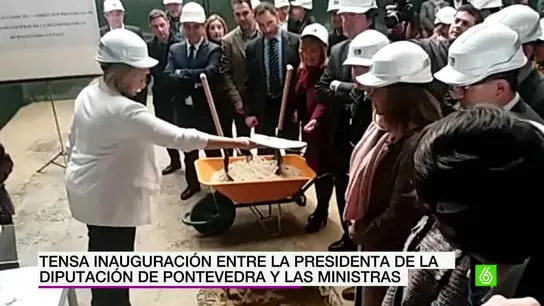 Enfado en una inauguración Enfado en una inauguración