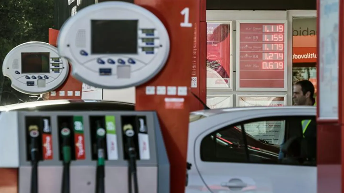 Imagen de una gasolinera Imagen de una gasolinera