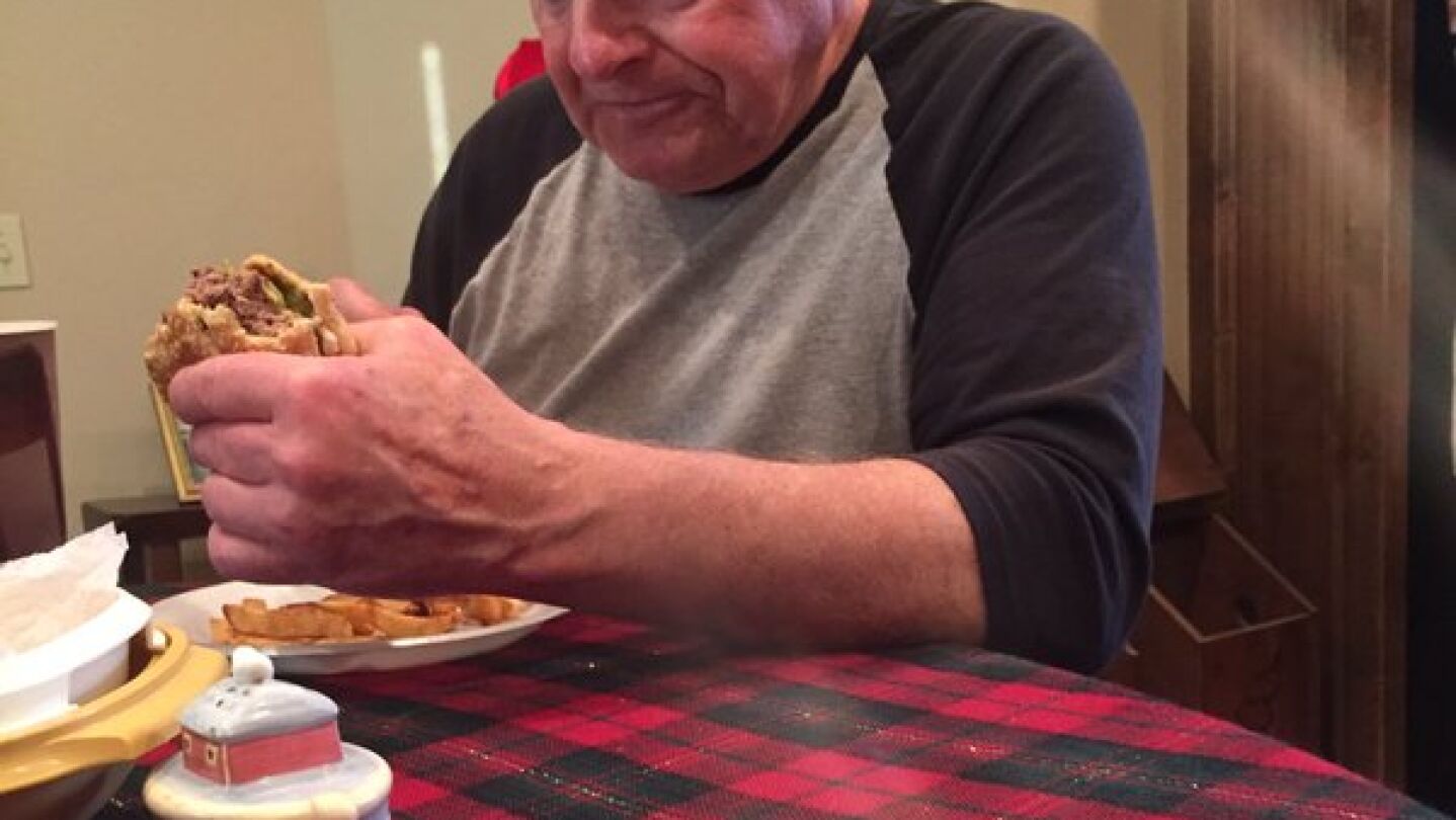  La foto que convirti&oacute; al anciano en el "Abuelo de internet"