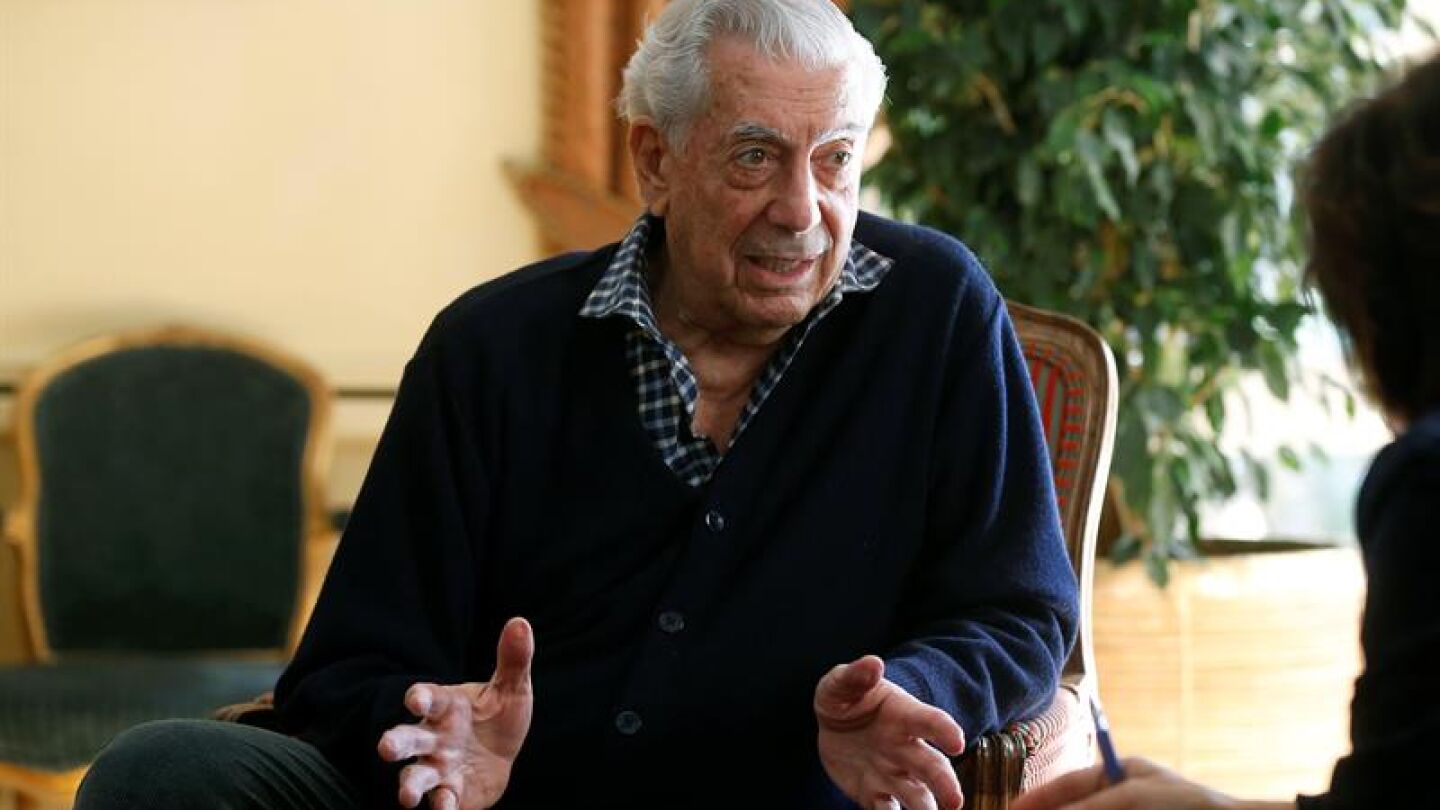 El escritor Mario Vargas Llosa