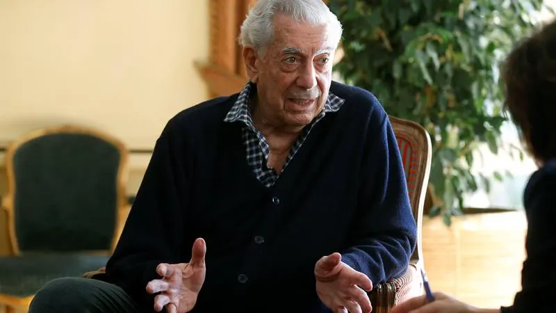 El escritor Mario Vargas Llosa