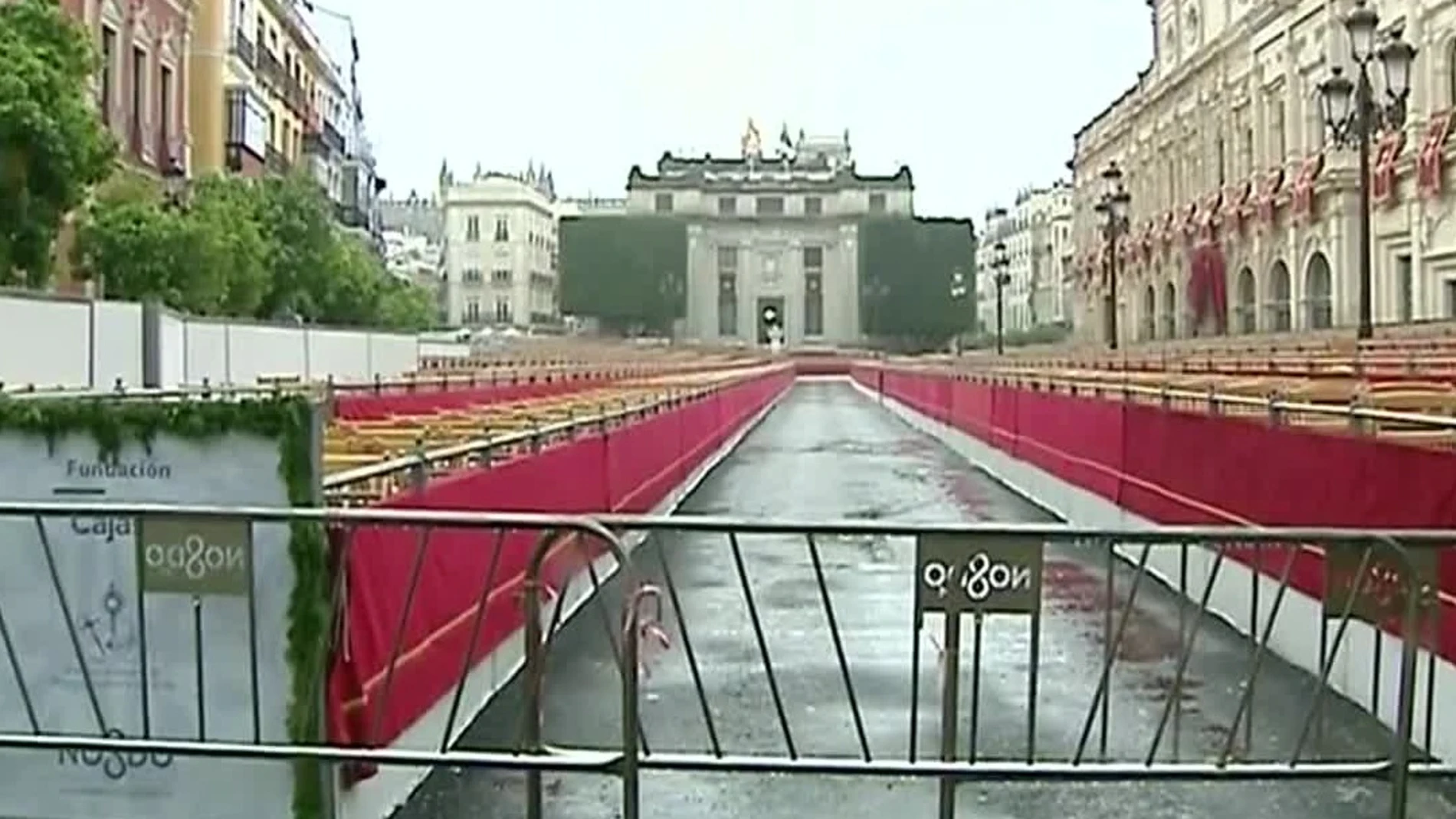 La lluvia impide salir a las procesiones en Sevilla