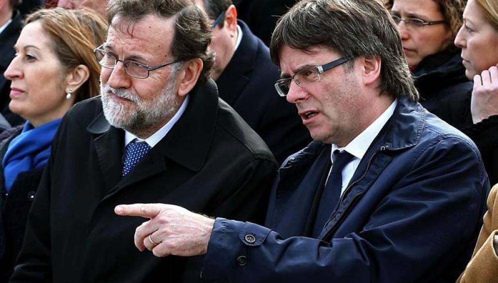El jefe del Ejecutivo, Mariano Rajoy, y el presidente de la Generalitat, Carles Puigdemont