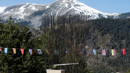 Vista general del monumento conmemorativo construido en Prads Haute Bléone Vista general del monumento conmemorativo construido en Prads Haute Bléone