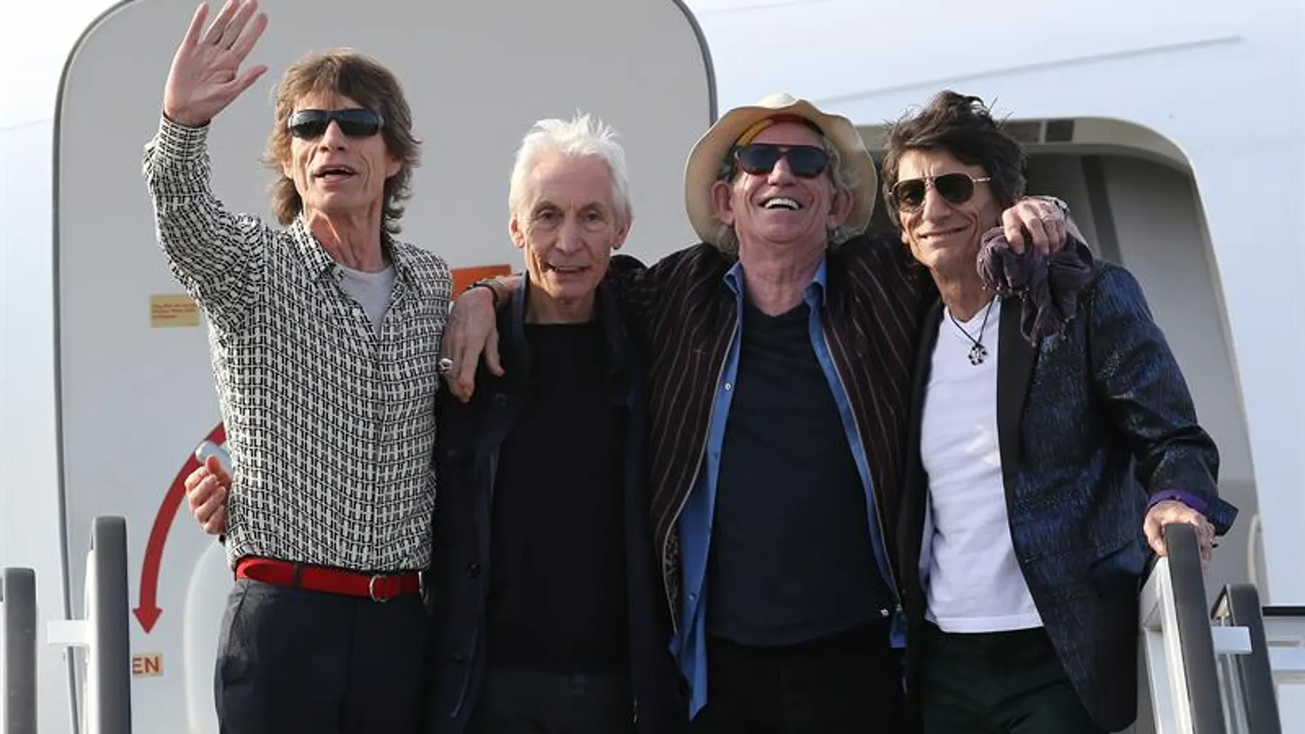 Los Rolling Stones en su llegada al aeropuerto de La Habana