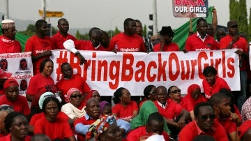 Familiares de las niñas secuestradas en Chibok (Nigeria) por Boko Haram