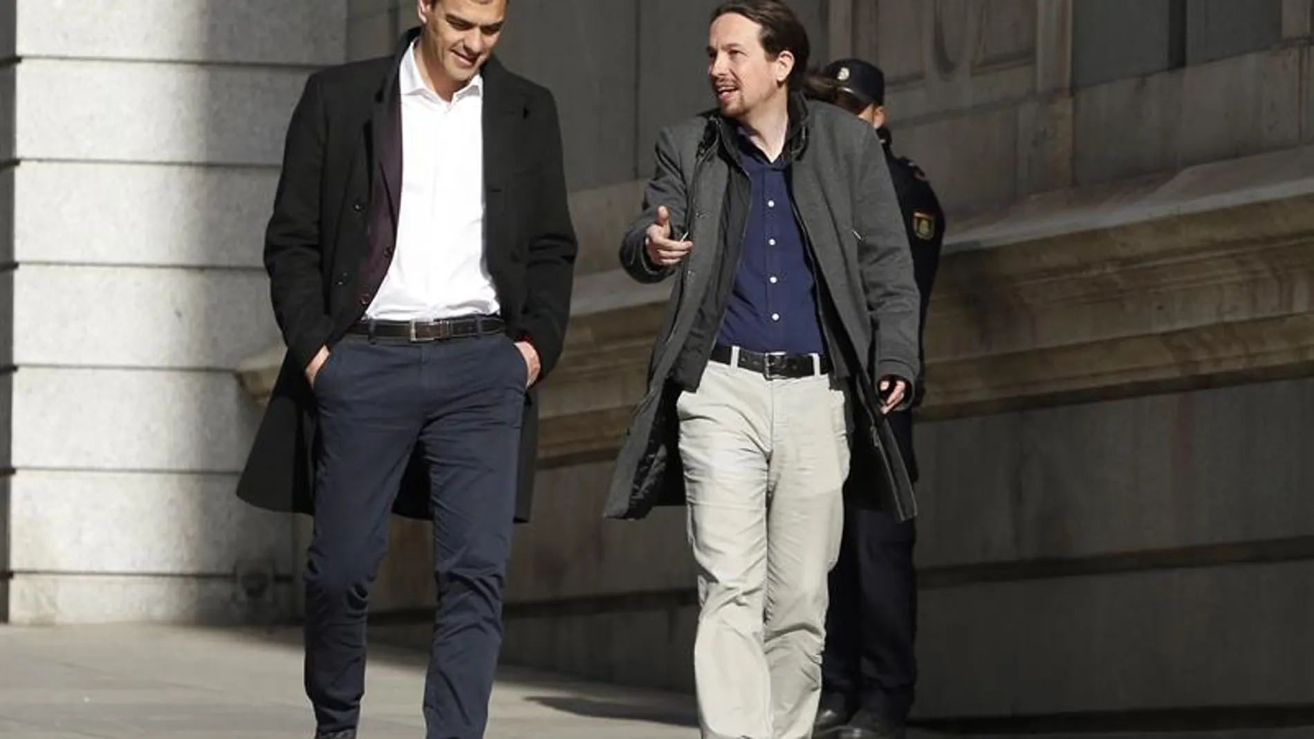 Pablo Iglesias y Pedro Sánchez, en su llegada al Congreso