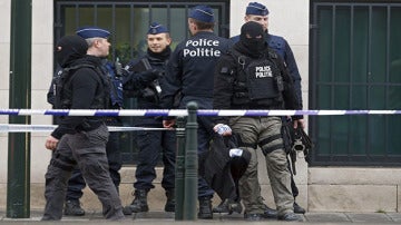 Agentes policiales de Bélgica, en las calles tras los atentados
