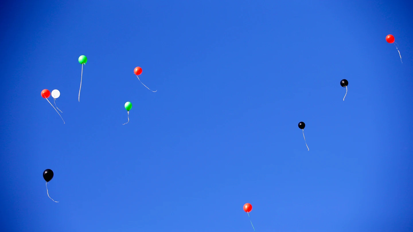 Globos volando sobre el cielo de Cisjordania (01-04-2016) Globos volando sobre el cielo de Cisjordania (01-04-2016)