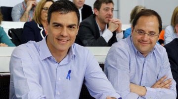 Pedro Sánchez y César Luena, en el Comité Federal del PSOE