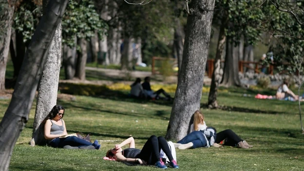 Varias personas, en el parque del Retiro en Madrid 