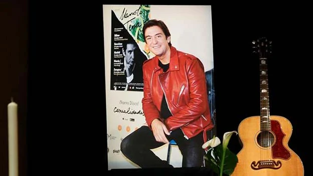 Capilla ardiente del cantante Manolo Tena en la sede de la SGAE