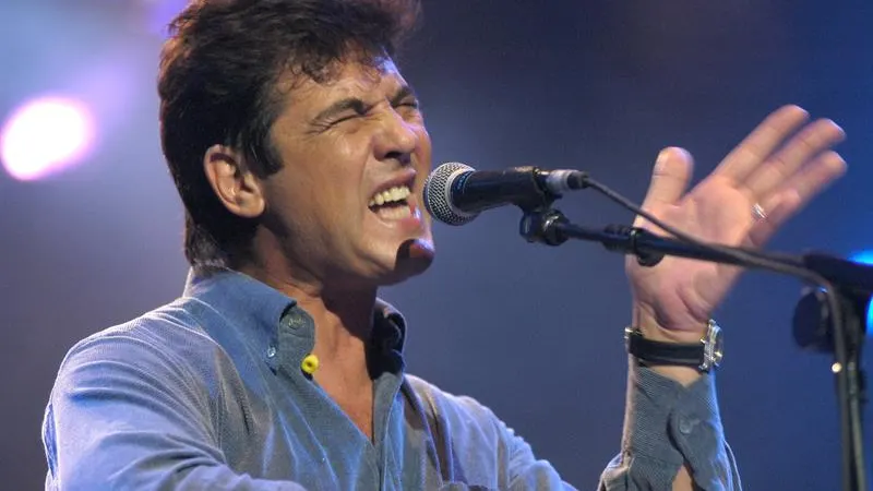 El cantante Manolo Tena durante un concierto