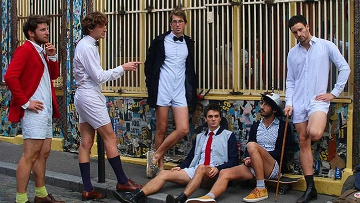 Varios hombres con Calchemise