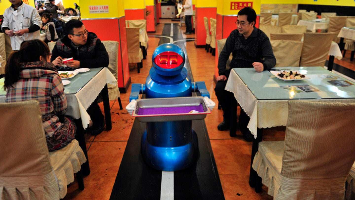 Restaurante donde el camarero es un robot