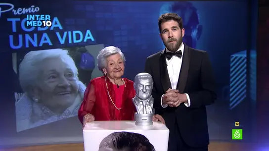 Ascensión Mendieta recoge el premio a toda una vida Ascensión Mendieta recoge el premio a toda una vida