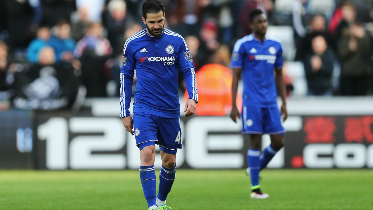 Cesc F&aacute;bregas, cabizbajo ante el Swansea