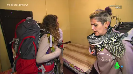 La madre y la hija, en una casa llena de mugre La madre y la hija, en una casa llena de mugre