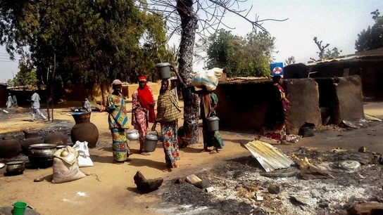 Varias mujeres abandonan un pueblo en Nigeria por el ataque de Boko Haram Varias mujeres abandonan un pueblo en Nigeria por el ataque de Boko Haram