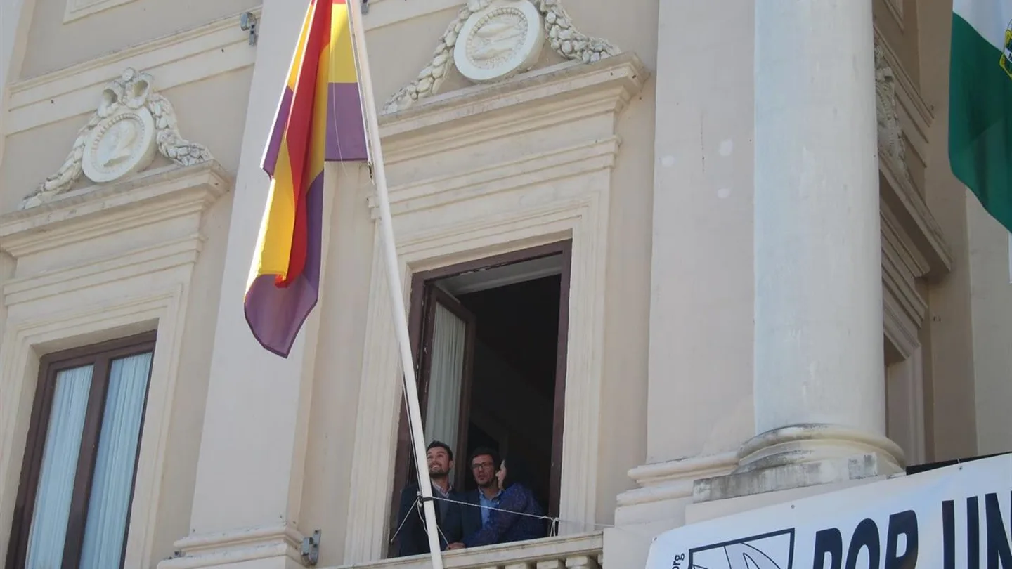El alcalde de Cádiz defiende la legalidad del izado de la bandera republicana El alcalde de Cádiz defiende la legalidad del izado de la bandera republicana