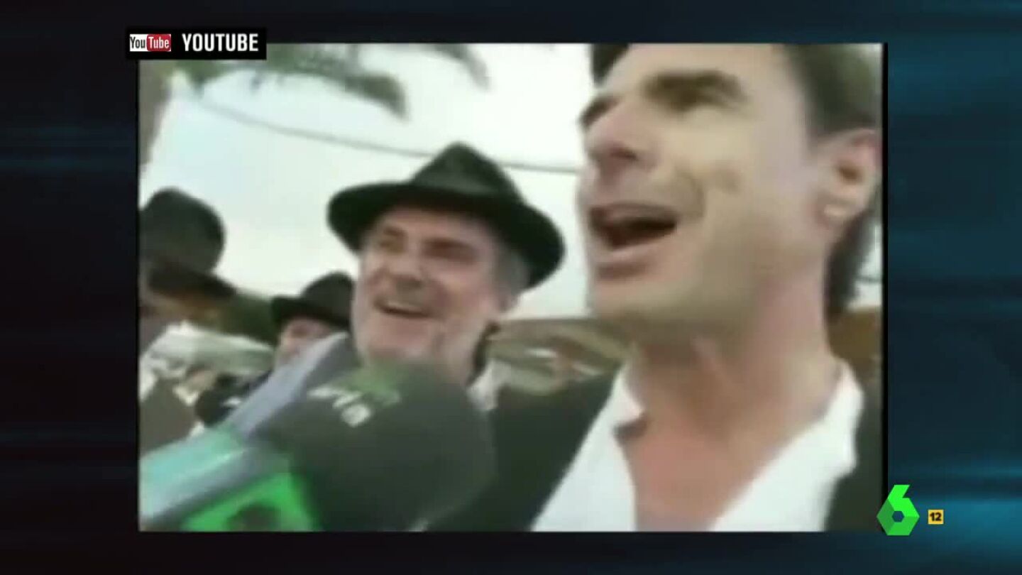 Soria cantando una canci&oacute;n canaria