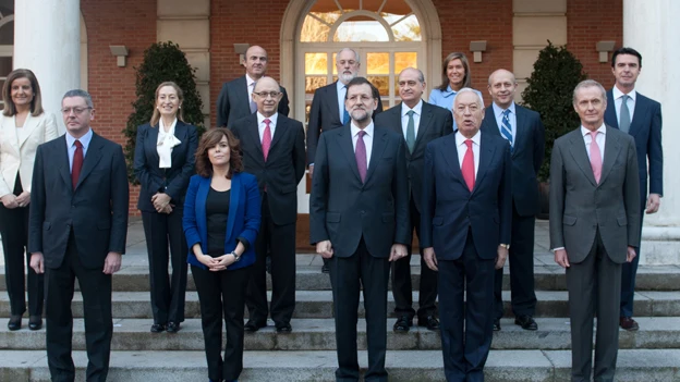 Gobierno de Mariano Rajoy con sus ministros iniciales Gobierno de Mariano Rajoy con sus ministros iniciales