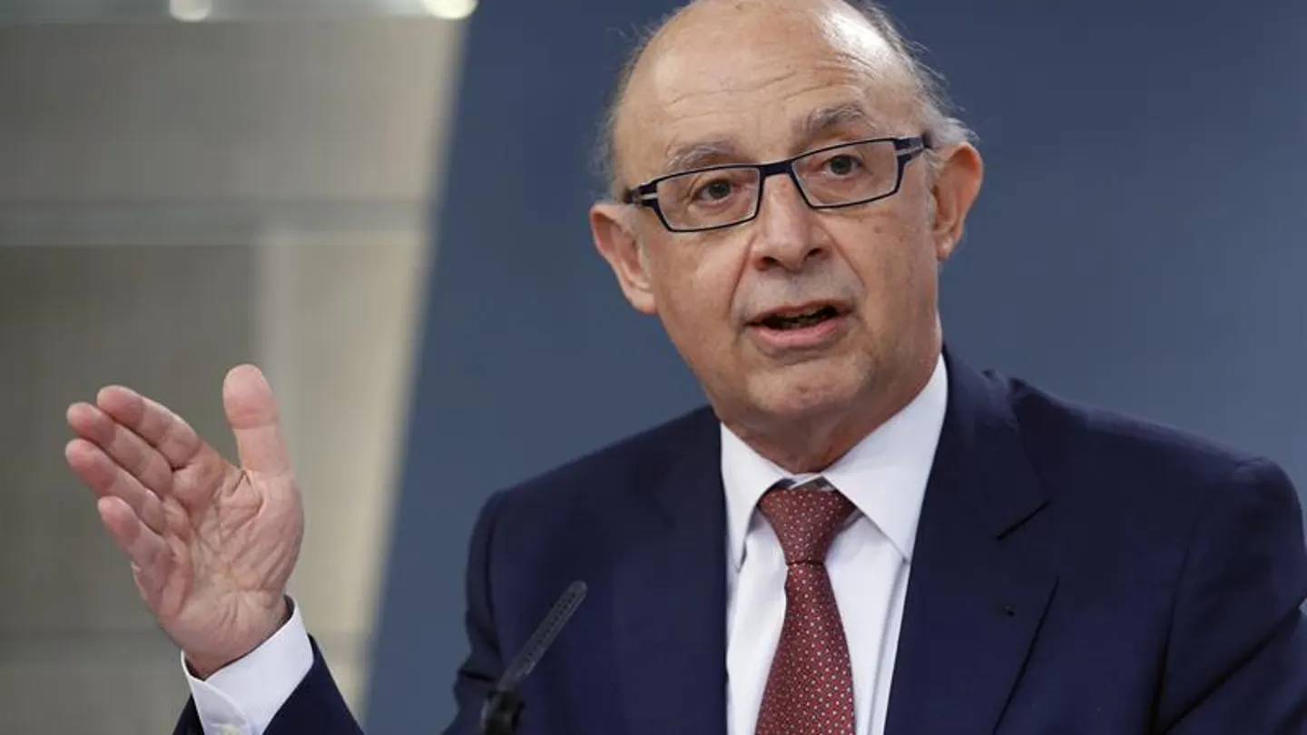 El ministro de Hacienda y Administraciones Públicas en funciones El ministro de Hacienda y Administraciones Públicas en funciones