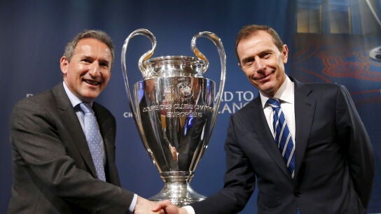 Txiki Begiristain y Butrague&ntilde;o posan junto a la Champions