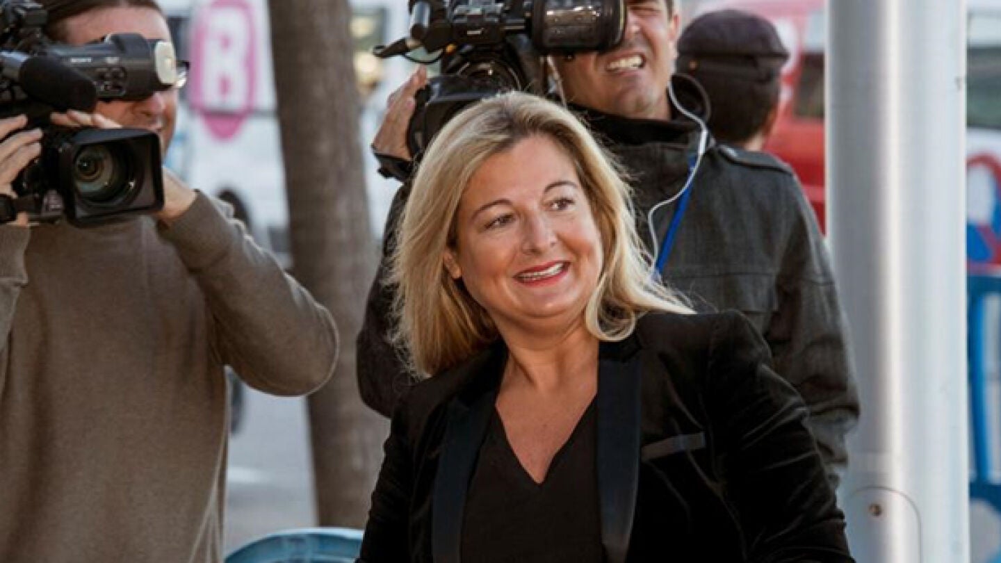 Virgina L&oacute;pez Negrete saliendo de los juzgados de Palma