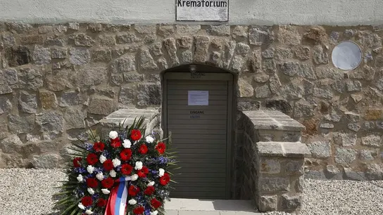 Entrada al crematorio del campo de exterminio nazi de Mauthausen Entrada al crematorio del campo de exterminio nazi de Mauthausen