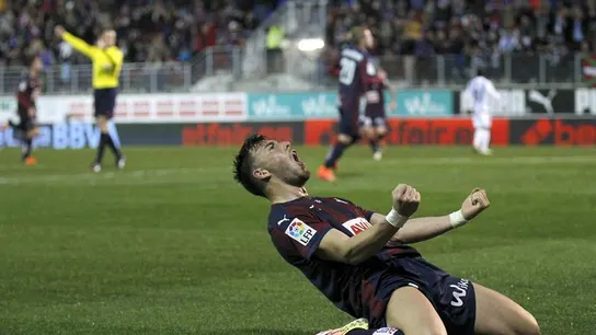 El delantero del Eibar, Sergi Enrich, celebra el segundo gol de su equipo ante la Real Sociedad El delantero del Eibar, Sergi Enrich, celebra el segundo gol de su equipo ante la Real Sociedad