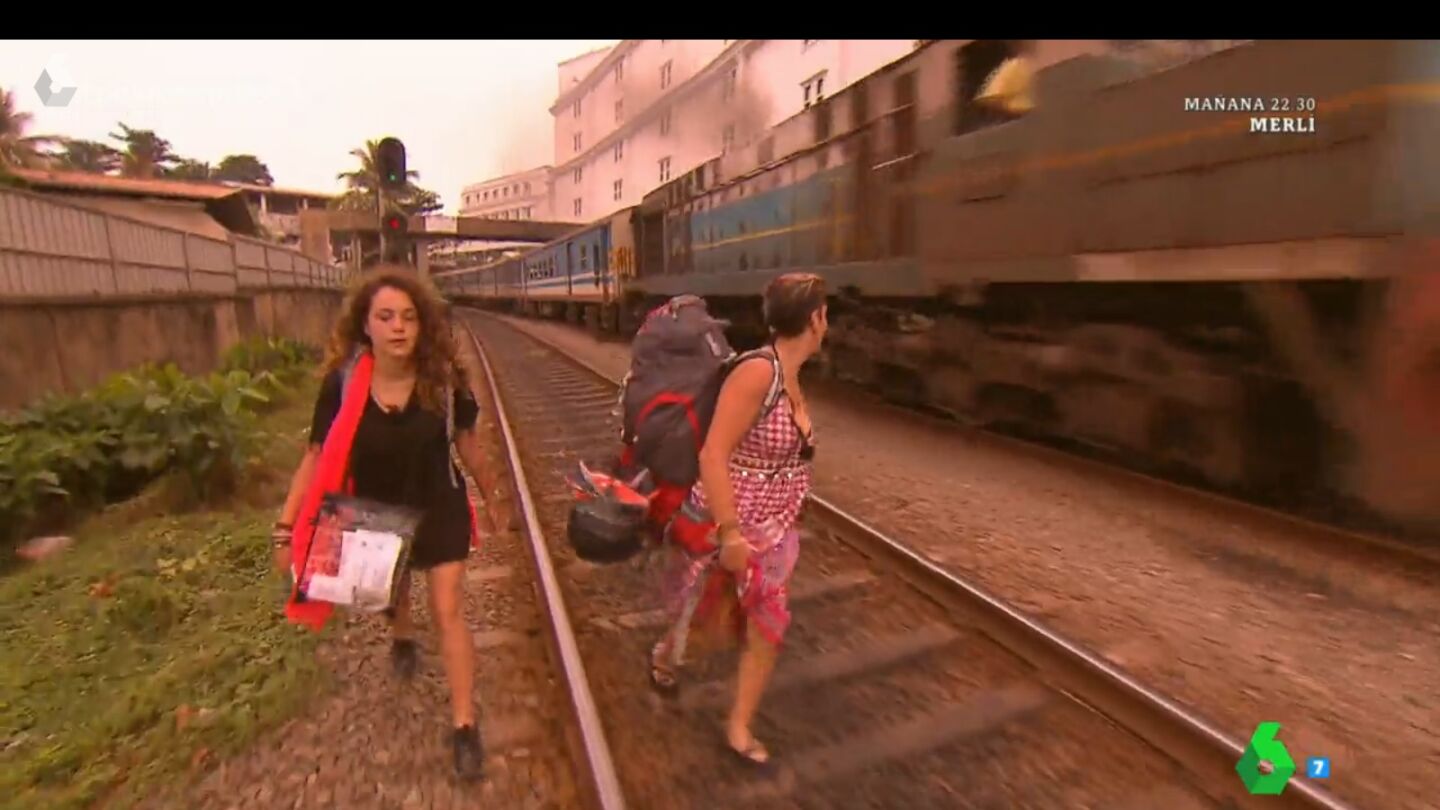 Pek&iacute;n Express en la costa de Sri Lanka